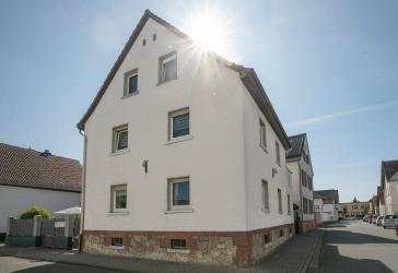 Gepflegtes Ein bis Dreifamilienhaus im Ortskern von Oberroden