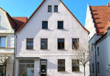 Interessantes Mehrfamilienhaus direkt am Markt