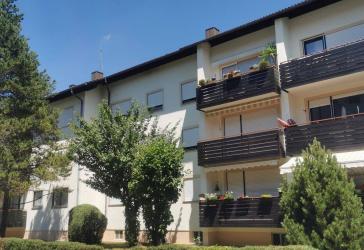 Renovierte 3-Zi-Whg mit S/W-Loggia + EBK - ideal für Paare + kl. Familien!