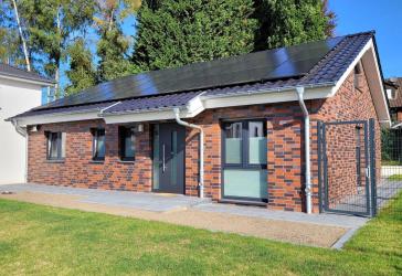 Neubau Bungalow in KfW-55 Bauweise: ebenerdig, energieeffizient sowie hochwertig ausgestattet
