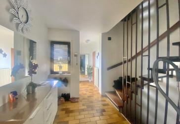 Freundliches Reihenendhaus mit Garten und Garage