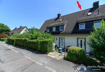 Gepflegte Doppelhaushälfte - Keller - Garage im Haus - Garten -