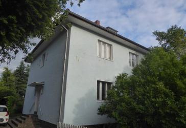 Ihr Projekt beginnt hier: Großzügiges Anwesen mit viel Potenzial!