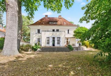 Charmante Villa im Landhausstil in Toplage von Berlin-Zehlendorf - wenige Schritte vom Mexikoplatz