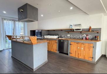 Ein-Zweifamilienhaus mit ELW in Oppen - 11 Zi. - 340 m² Wfl. - Garage - Stellplatz -