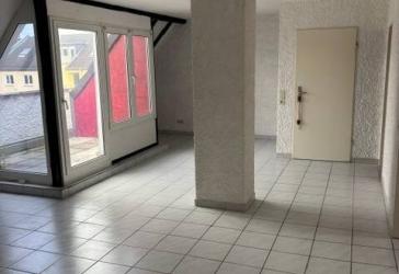 Teilmodernisierte 3-Zimmer-Maisonette-Dachgeschoßwohnung mit Balkon in Köln-Buchheim