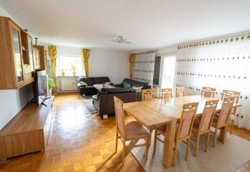 Familienfreundliche und großzügige 4-Zimmer-Wohnung mit Balkon und TG-Stellplatz
