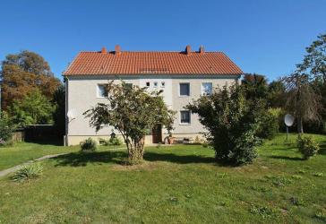 Modernisiertes Mehrfamilienhaus auf großem Grundstück in schöner Lage von Hohenfinow