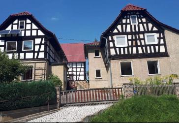 Gebäudeensemble (zwei Fachwerkhäuser) zu verkaufen