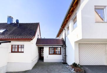 Einmaliges Ensemble - zwei Einfamilienhäuser mit Dachterrasse, Doppelgarage und Hobbyraum in Tamm