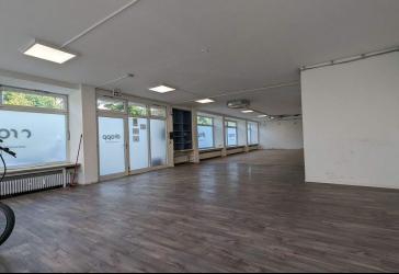 Laden / Praxis / Büro beim Westpark auf 2 Ebenen - Eckladen mit großem Schaufenster
