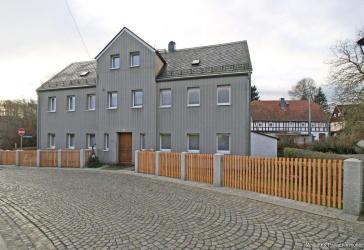 Teilmodernisiertes Wohnhaus mit Sanierungsbedarf