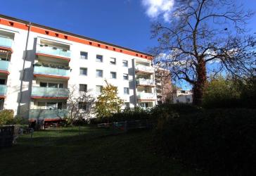 Bezugsfreie modernisierte 4-Zimmer-Wohnung mit Balkon
