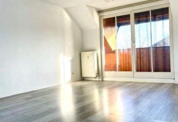 Charmante, lichtdurflutete 2-Zimmer-Wohnung mit Südbalkon und Garage