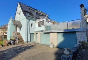 PREISREDUZIERT 319000.--€ freistehendes Einfamilienhaus mit Doppelgarage Photovoltaikanlage neues Dach Aussendämmung