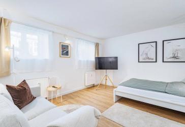 frei ab 1. August 2026: 2 Zimmer - komplett saniert & neu ausgestattet