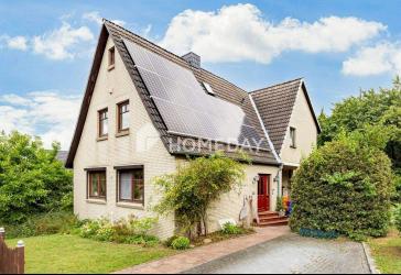 Charmantes Einfamilienhaus mit Photovoltaik und großem Garten
