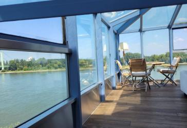 Großzügige Penthouse-Wohnung mit Wintergarten - erste Reihe Rheinufer