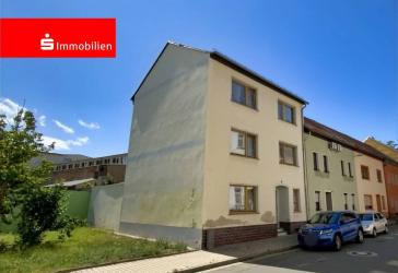 Einfamilienhaus mit Einliegerwohnung in zentraler Lage