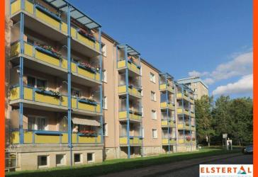 Familienwohnung im Grünen // Neuer Bodenbelag // Süd-Balkon // Tageslichtbad mit Wanne!