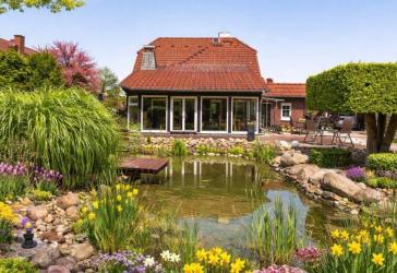 Modern wohnen am Waldrand: Photovoltaik, Teich & Privatsphäre! Provisionsfrei!