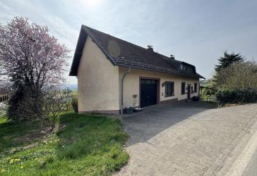 Gemütliches Einfamilienhaus mit schönem großen Garten! L - Vianden 10min!