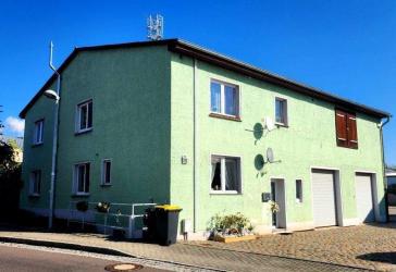 ZFH mit 2 GROSSGARAGEN – voll vermietet