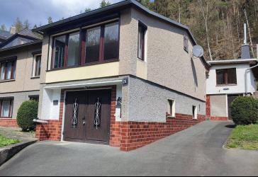 Einfamilienwohnhaus mit Anbau inmitten der Natur in Reichenbach