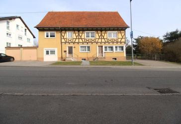Geräumiges 4 - Familienhaus mit Entwicklungspotenzial und Zwei Garagen in Dauchingen