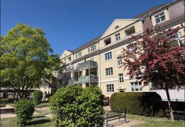 Wohlfühl-Wohnung mit 3 Zimmern, sonniger Süd-West-Loggia & EBK!