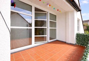 Ruhige Sackgassenlage - Moderne 100 m² große Eigentumswhg. mit 3 Zimmern, Südloggia & Stellplatz