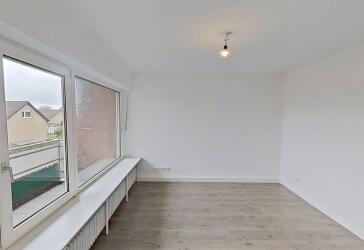 Perfekt für Familien: Große 4-Zimmer-Wohnung mit sonnigem Balkon