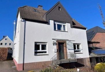 Für die Familie in ländlicher Lage! Gepflegtes Wohnhaus mit Garage und Keller in Warstein-Mülheim!