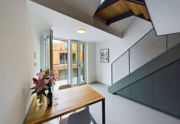 Möblierte & zentrale all-inclusive Maisonette mit Balkon | Maisonette Prime
