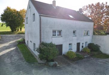 Zweifamilienhaus in traumhafter Aussichtslage - großzügig wohnen mit vielen Möglichkeiten