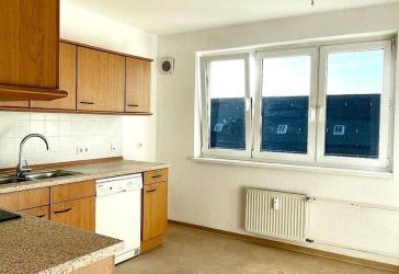 Hochgelegene 3-Zimmer-Oase mit Balkon und Einbauküche in ruhiger Lage