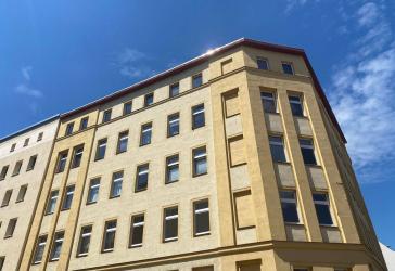 4-Zimmer-Wohnung mit neuen Böden, frisch gestrichenen Türen und sep. Küche!
