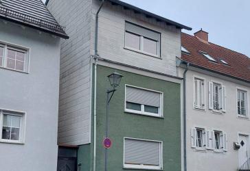 Einfamilienhaus über 3 Etagen + 2020 komplett renoviert+ mit großer Dachterrasse (ca. 80 m²) in St. Ingbert (Nähe Innenstadt)