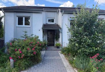 Freistehendes EFH mit Fernblick - Energieklasse B, PV und 2 Einliegerwohnungen