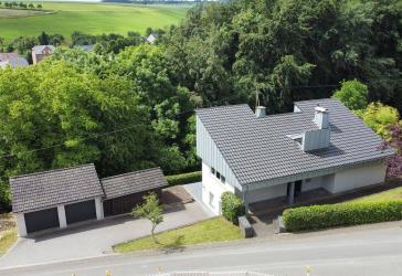 Gepflegtes Einfamilienhaus mit Apartment in idyllischer Lage in Baustert