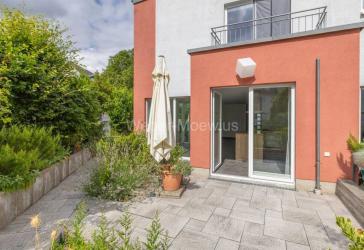 Modernes EFH (einseitig angebaut) mit gehobener Ausstattung, Nolte-EBK, FBH, Terrasse, Balkon etc.