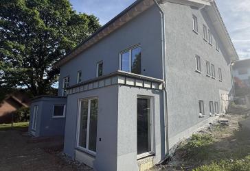 MANNELLA *Sonnige Aussichtslage. Neubau-Doppelhaushälfte mit Einliegerwohnung.*