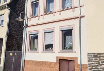 Einfamilienhaus mit Scheune und großem Ausbaupotential