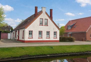 Charmanter Putzbau in ruhiger Kanallage von Papenburg-Obenende*