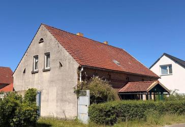 Hofanlage mit Haupthaus, Scheune und Nebengebäude in Oppelhain