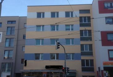 Mehrfamilienhaus mit 8 Wohnungen+1 Gewerbe nach WEG geteilt, 4 Garagen, 7 Stellplätze