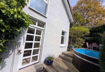 Traumhafte Maisonette mit eigenem Garten, Pool und Dachterrasse in begehrter Lage von Moitzfeld