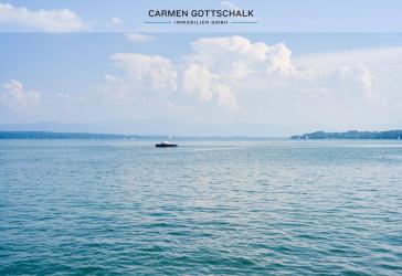 Der See im Großformat. Moderne Familienvilla mit Panoramaseeblick, Garten und Strandbadnähe.