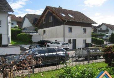 Einfamilienhaus mit Außenpool direkt in Gedern Stadt.
