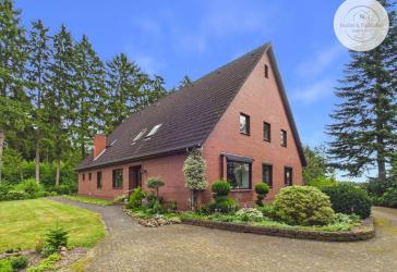 Charmantes Einfamilienhaus auf beeindruckendem Grundstück mit vielfältigen Möglichkeiten